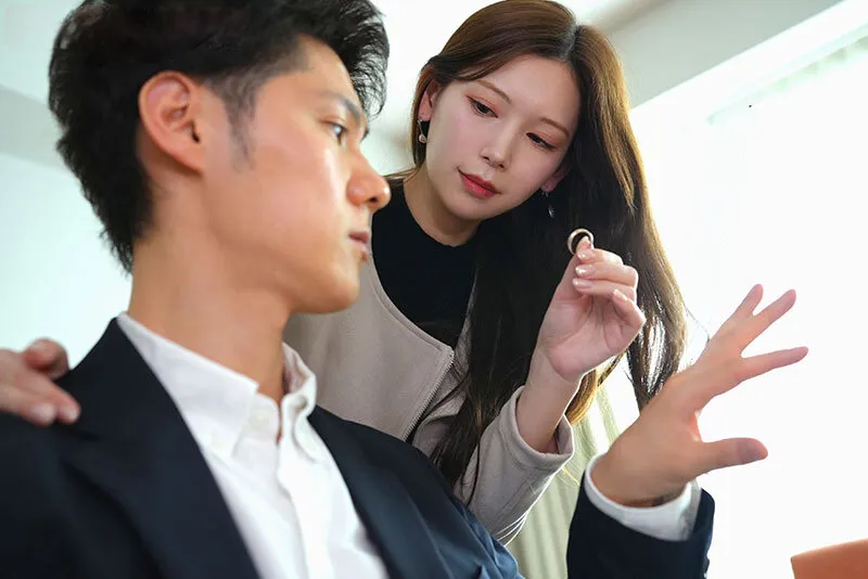 Cô vợ đi đi chơi, người chồng ở nhà bị nhỏ em người vợ gạ nắc không trượt phát nào